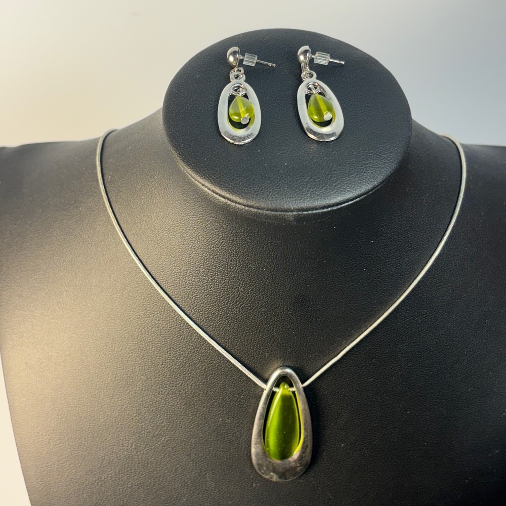 Necklace Earring Set‎ Silver Tone Green Stone Elegant Minimalist Design